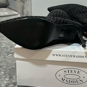 Steve Madden black ankle Bootie. 8 1/2 Good condition. Have been worn